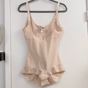 MARIAE Firm Compression Tan Shapewear Bodysuit for Women Size Large